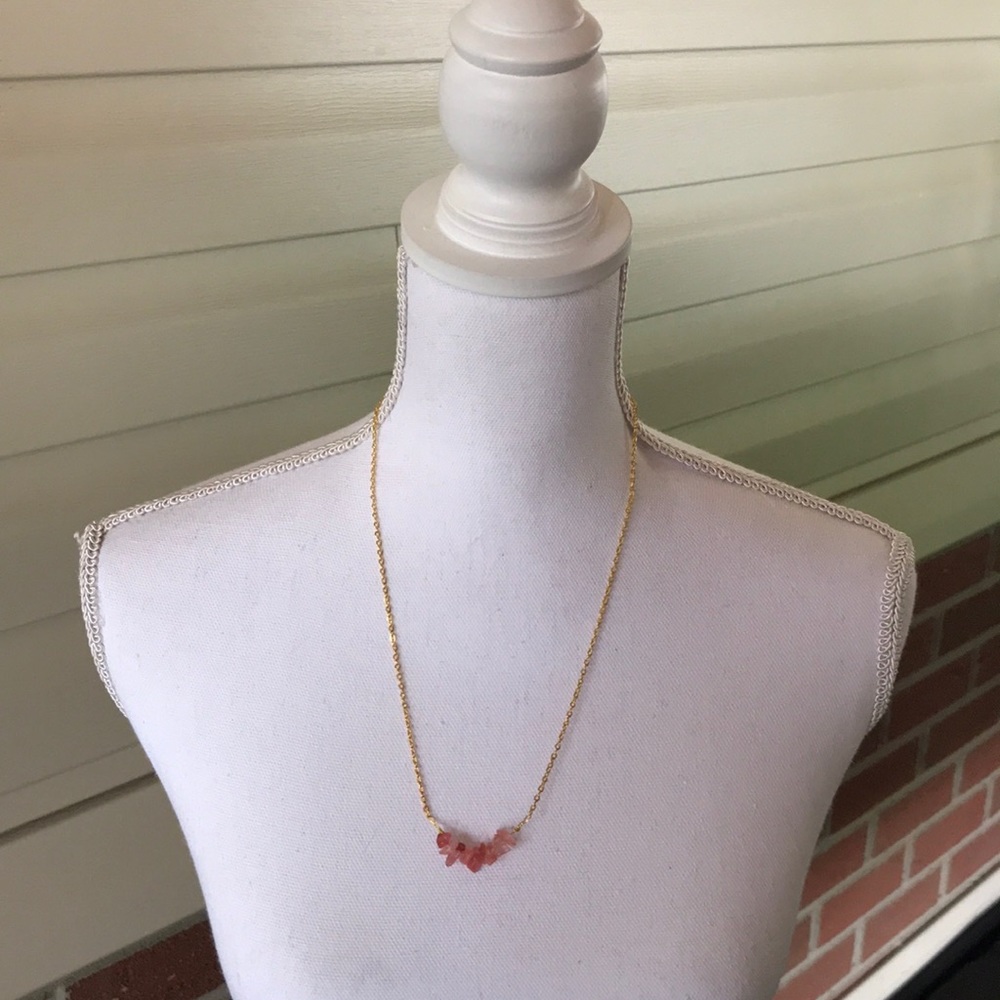 3/15💎 Handmade Gold Necklace w Pink Stone Chips
